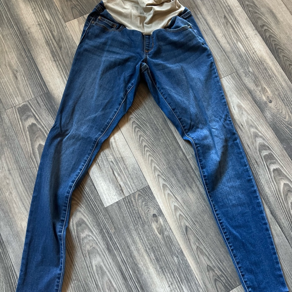 Jessica Simpson maternity skinny jeans
